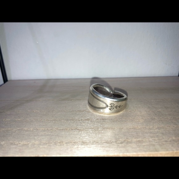 Ring - Picture 2 of 3